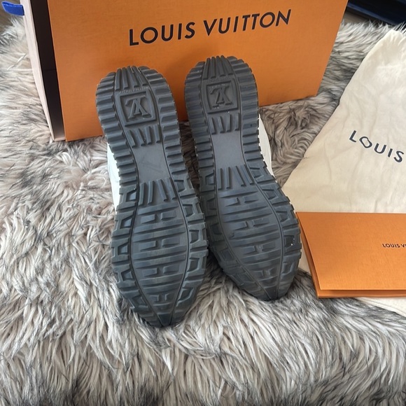 Authentic Louis Vuitton run away sneaker - Picture 3 of 5